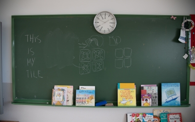 Imatge d'una aula buida en una escola | Roger Benet